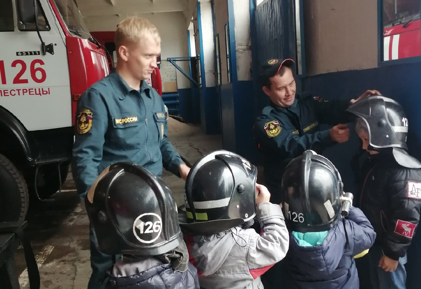 Для маленьких пестречинцев устроили экскурсию по пожарной части