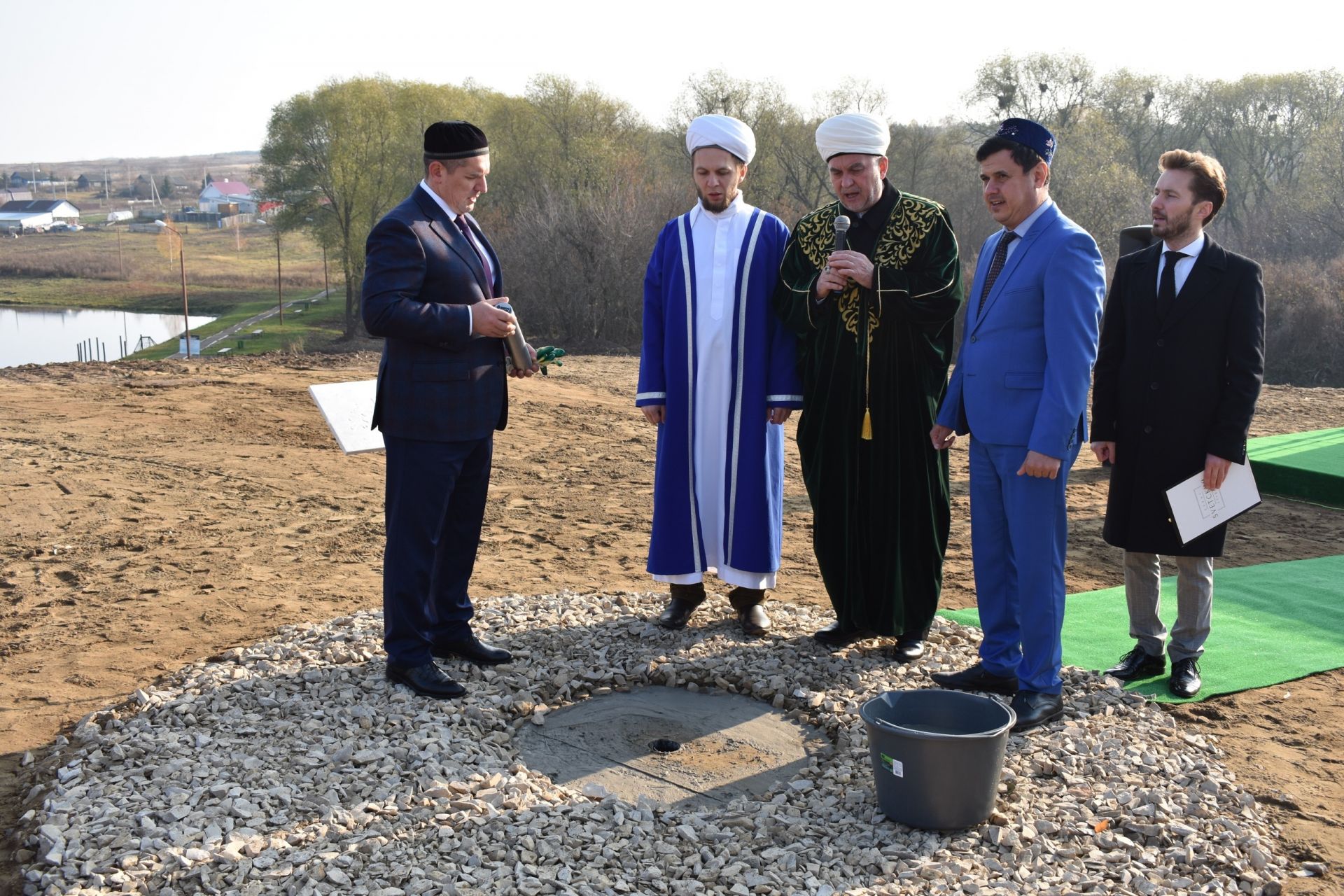 В Пановке заложили капсулу в основание новой мечети