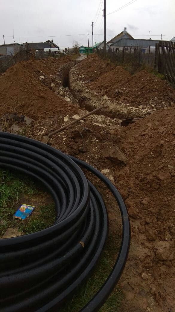 Старый водопровод меняют на новый в селе Ленино-Кокушкино Пестречинского района