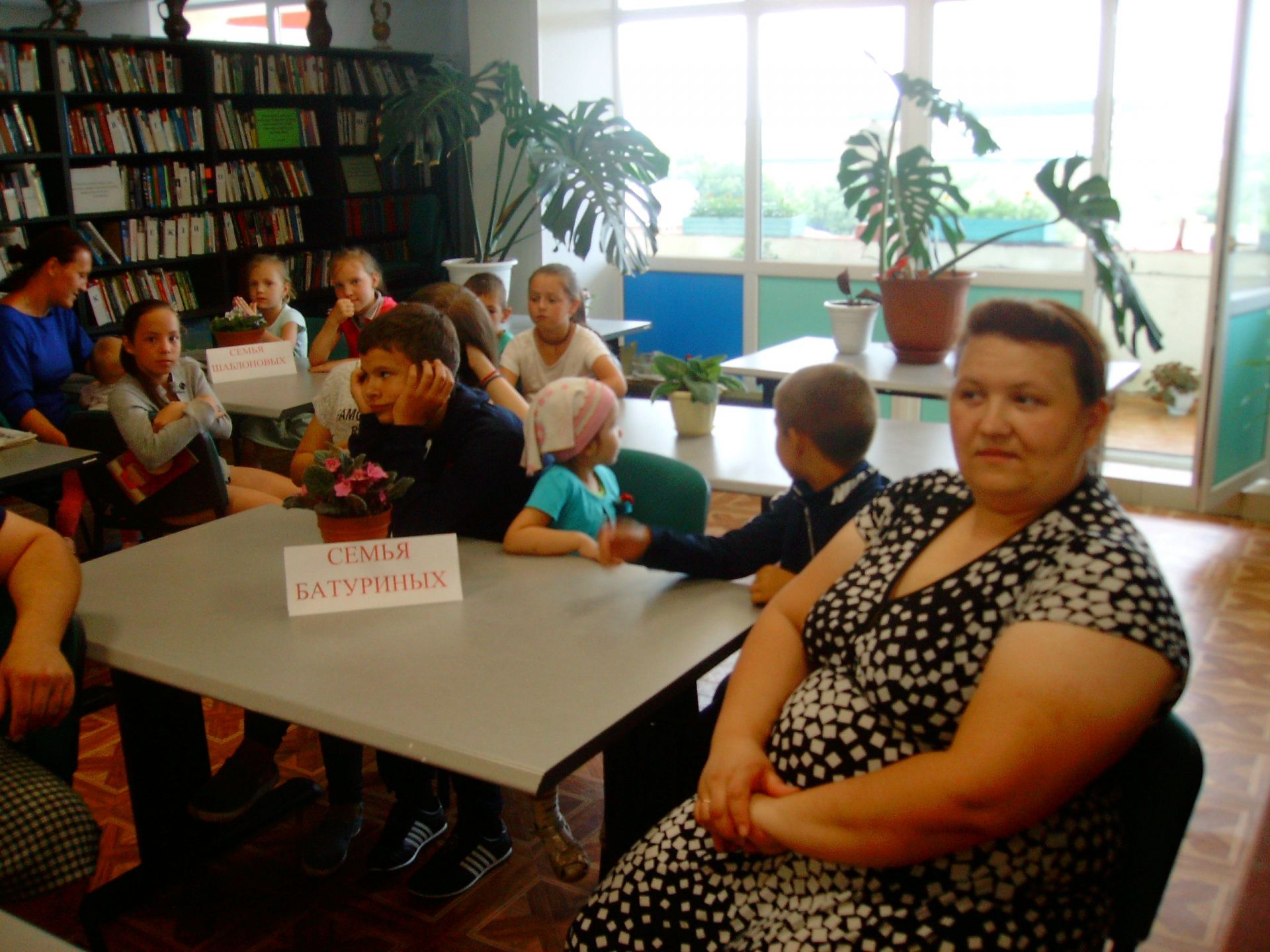 В Ленино-Кокушкинской сельской библиотеке собрали многодетные семьи