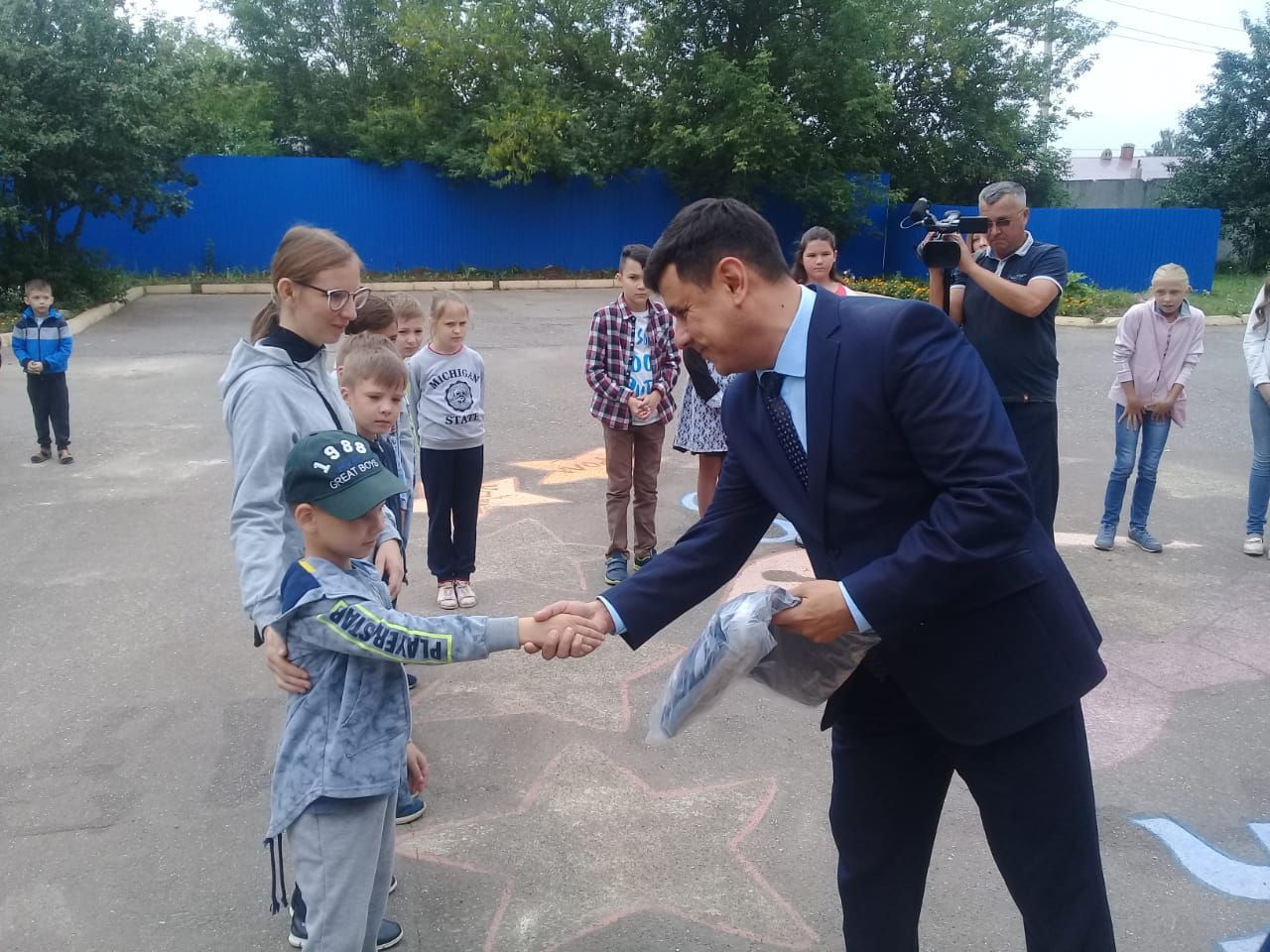 Питрәч укучылары бүләккә спорт киемнәре алдылар