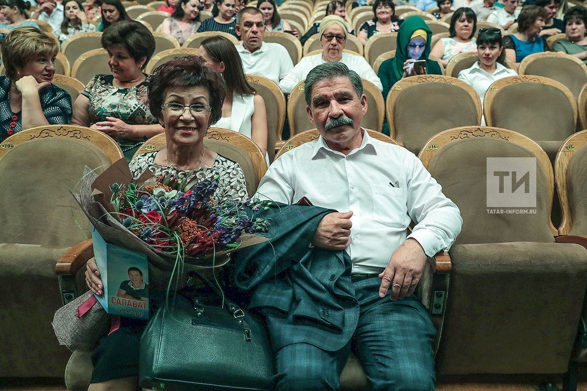 Морально устаревшая "свита" и “бесцветные” ученики Салавата: репортаж с концерта короля татарской эстрады