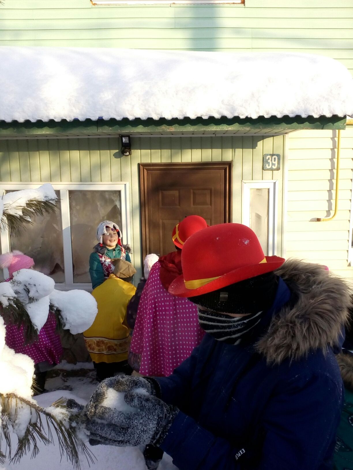 Наколядовали много сладостей  и даже денежек      