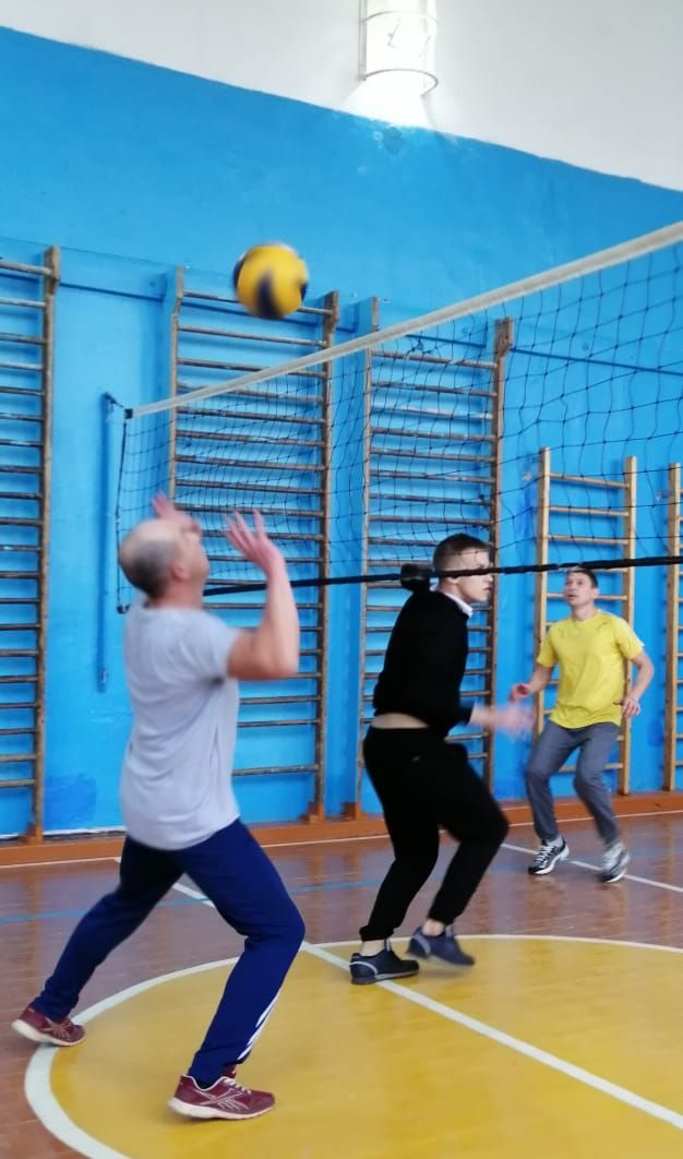 Пестречинские учителя района сыграли в волейбол