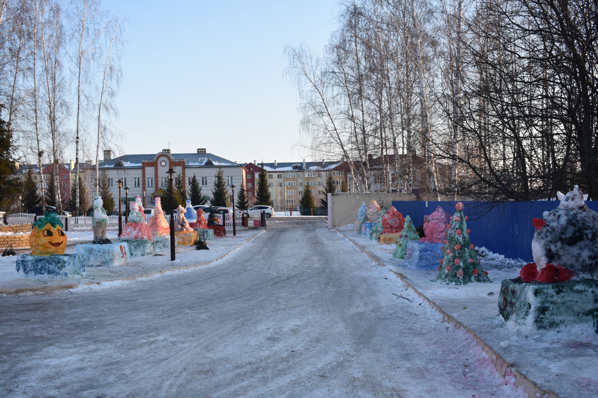 Снежные фигуры к Новому году — давняя забава пестречинцев