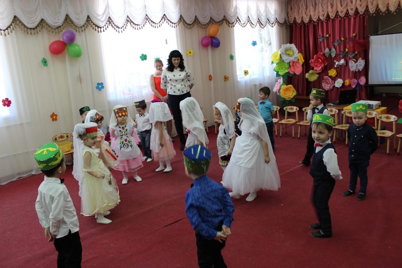 В детском саду "Каенкай" прошёл праздник бантиков