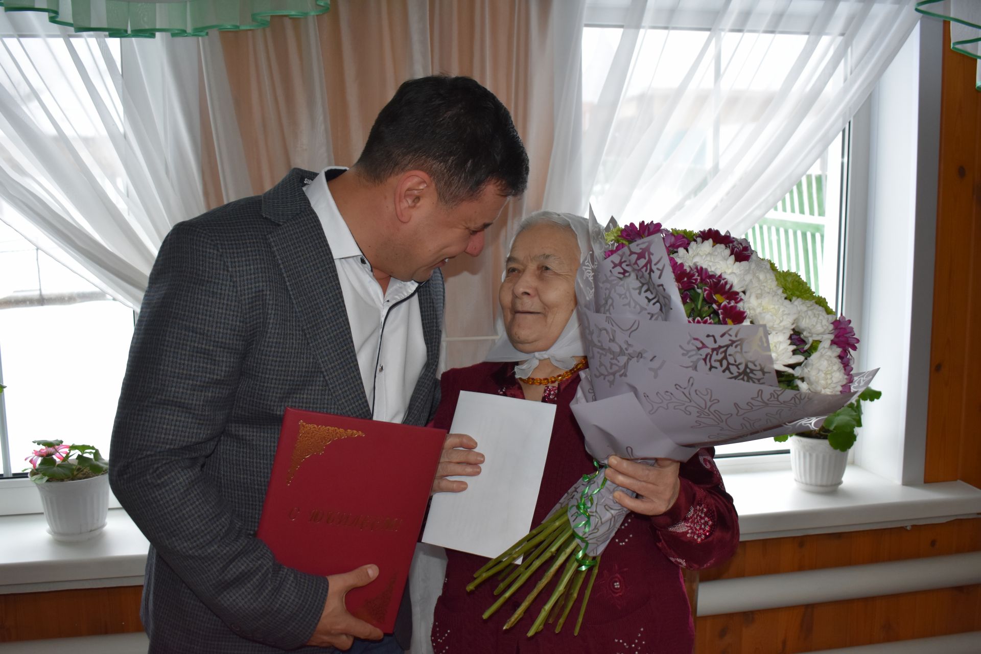 Сегодня свой 90- летний юбилей празднует жительница Пестречинского района Галима Ахметзянова