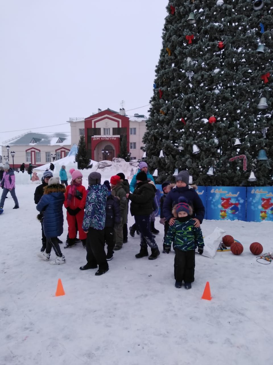 "Рождественская сказка" собрала пестречинцев возле новогодней елки