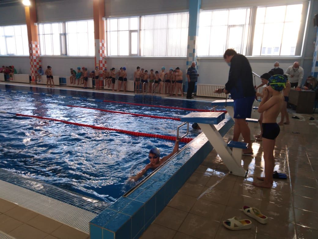 В районном бассейне "Сула" состоялись зачетные соревнования