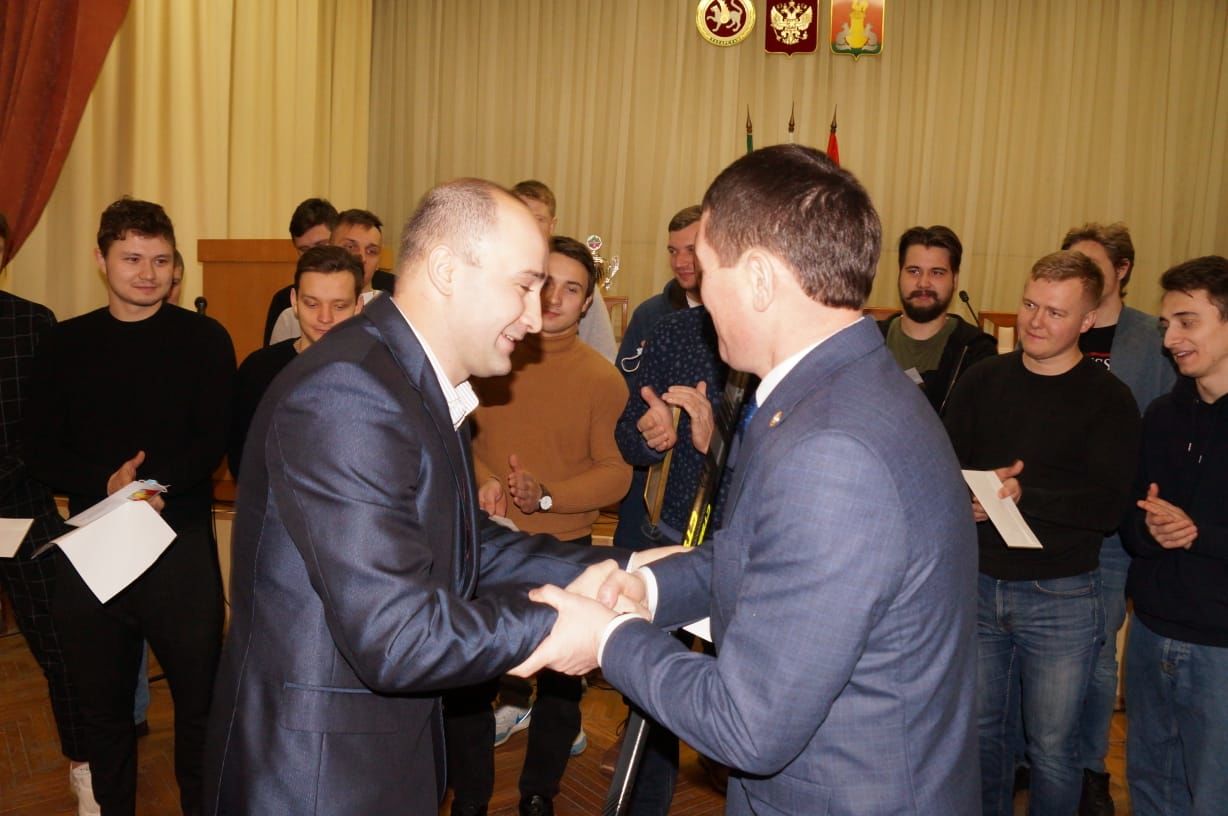 Глава района Ильхам Кашапов встретился с командой мужской сборной района по хоккею