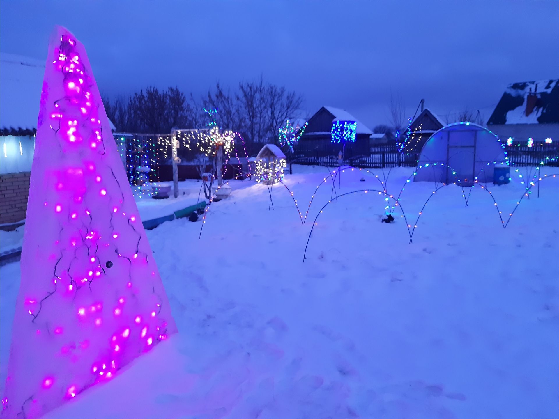 Житель села Кулаево и его семья каждый год создают для односельчан праздничную атмосферу