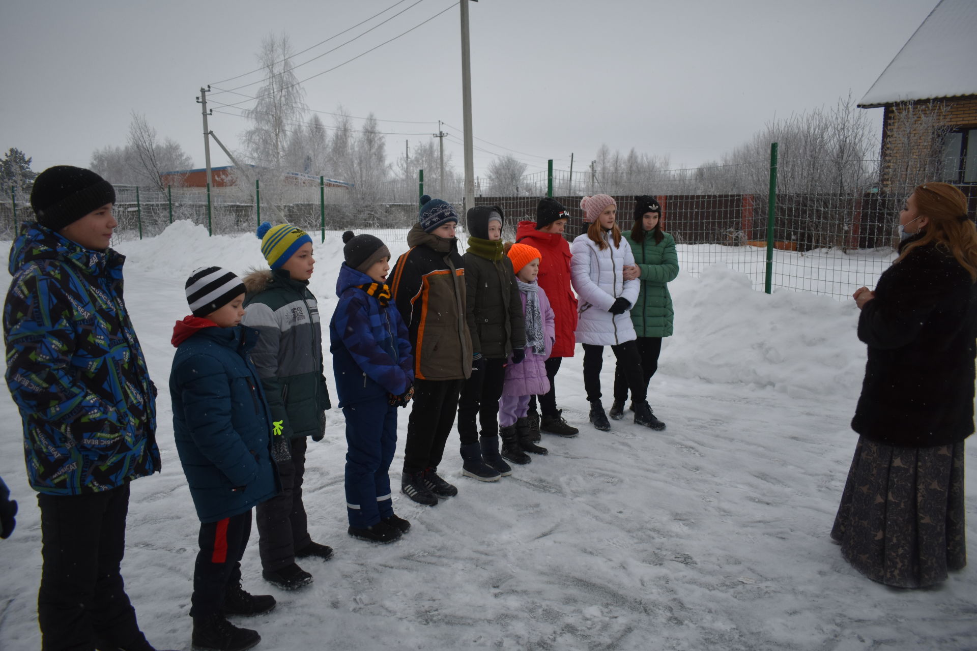 Пестречинским детям из приюта «Шатлык» подарили комплект для игры в хоккей