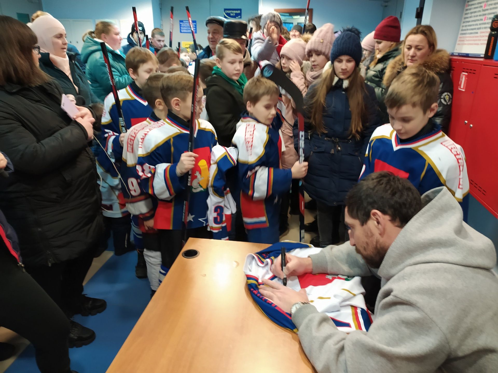 Легенда российского хоккея Данис Зарипов посетил Пестречинский район