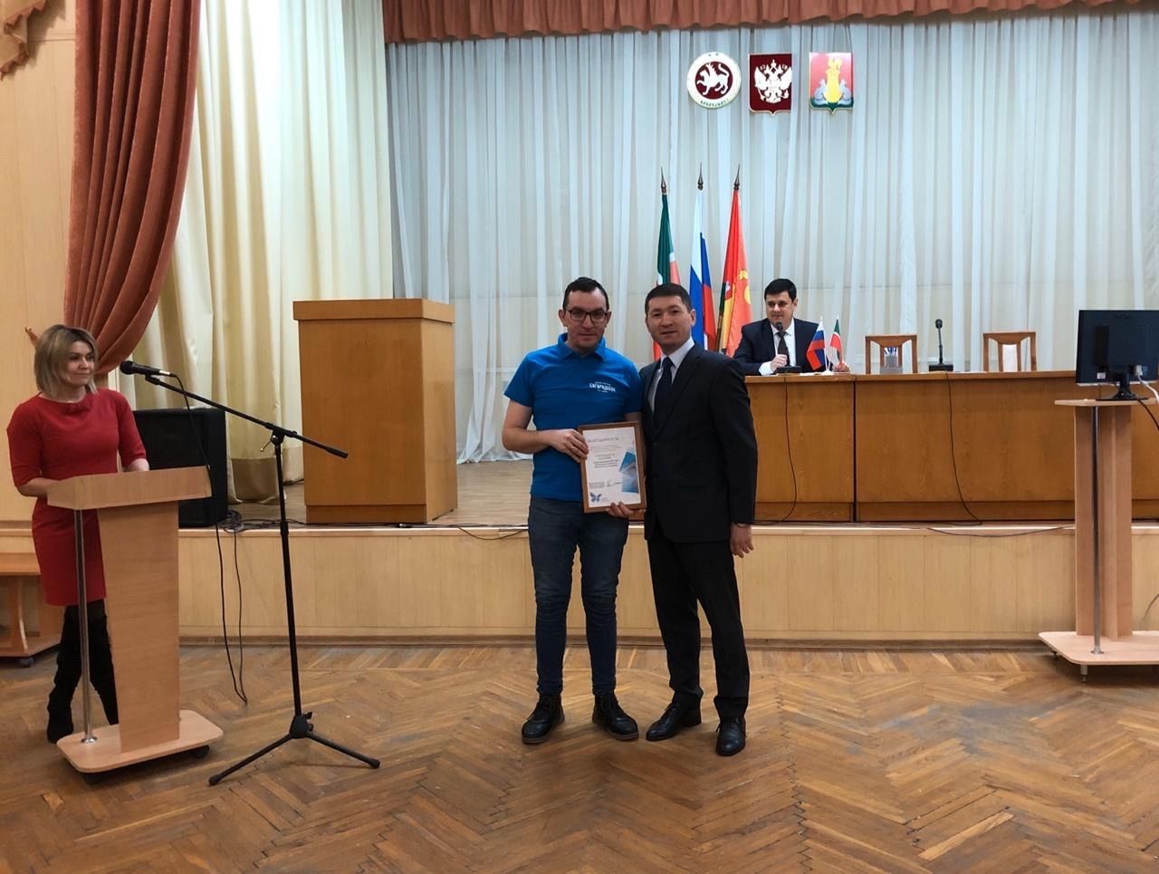 Глава района Ильхам Кашапов вручил пестречинцам награды
