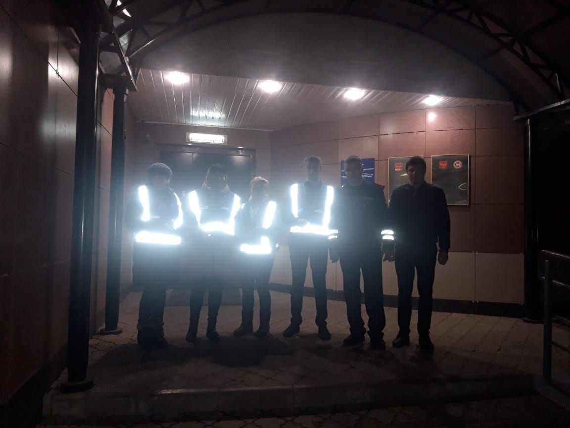 Пестречинским дружинникам вручили фонари для перехода дороги в темное время суток&nbsp;