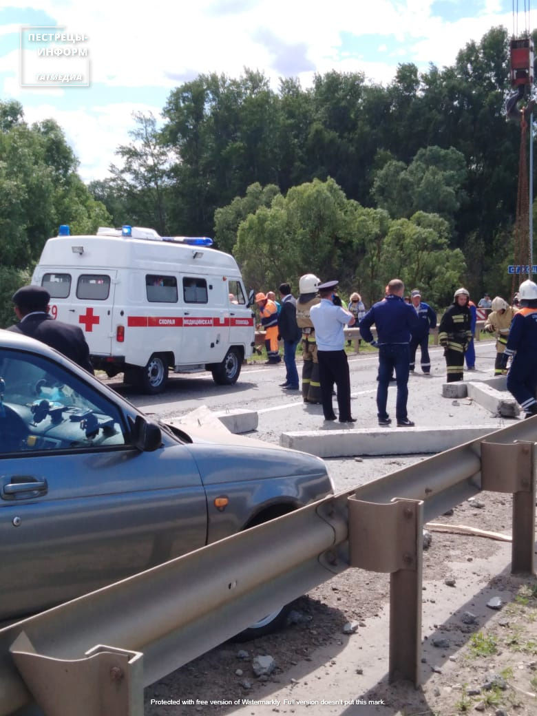 Из-за страшной аварии на Кощаковской горе по обоим направлениям автодороги Казань-Шемордан образовались многокилометровые пробки