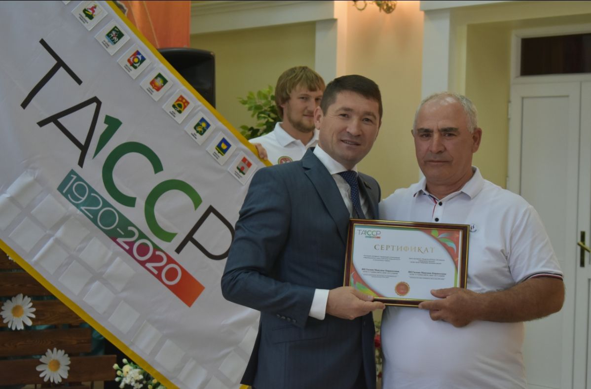 Пестречинцев наградили памятными знаками и сертификатами 100-летия ТАССР