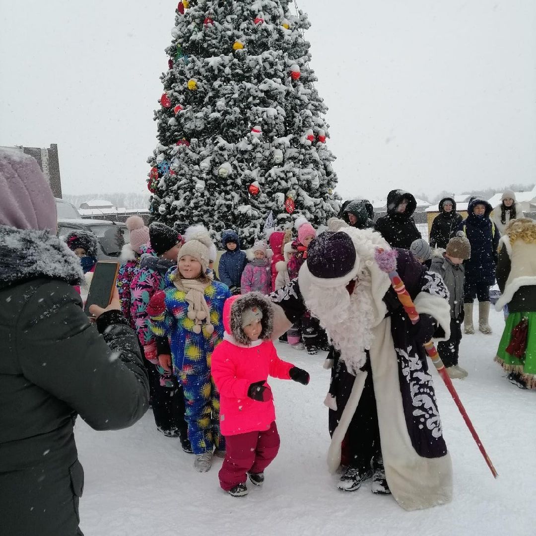 Детская новогодняя программа "Зимнее волшебство" прошла сегодня в ЖК "Царево"
