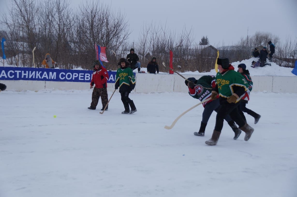 В Пестречинском районе прошел открытый турнир по хоккею в валенках