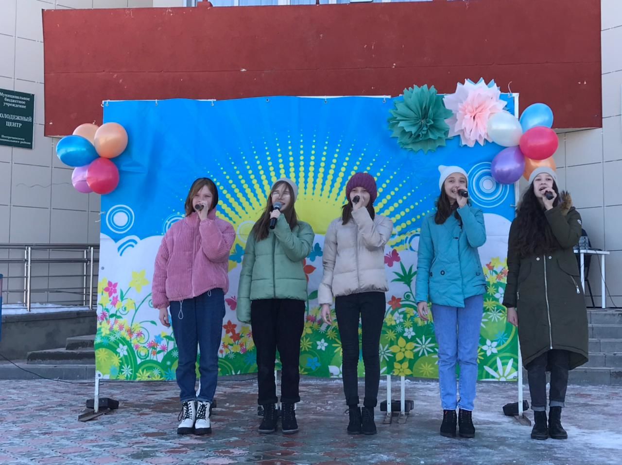 Сегодня в селе Ленино-Кокушкино на площади Молодёжного центра прошёл весенний праздник Навруз