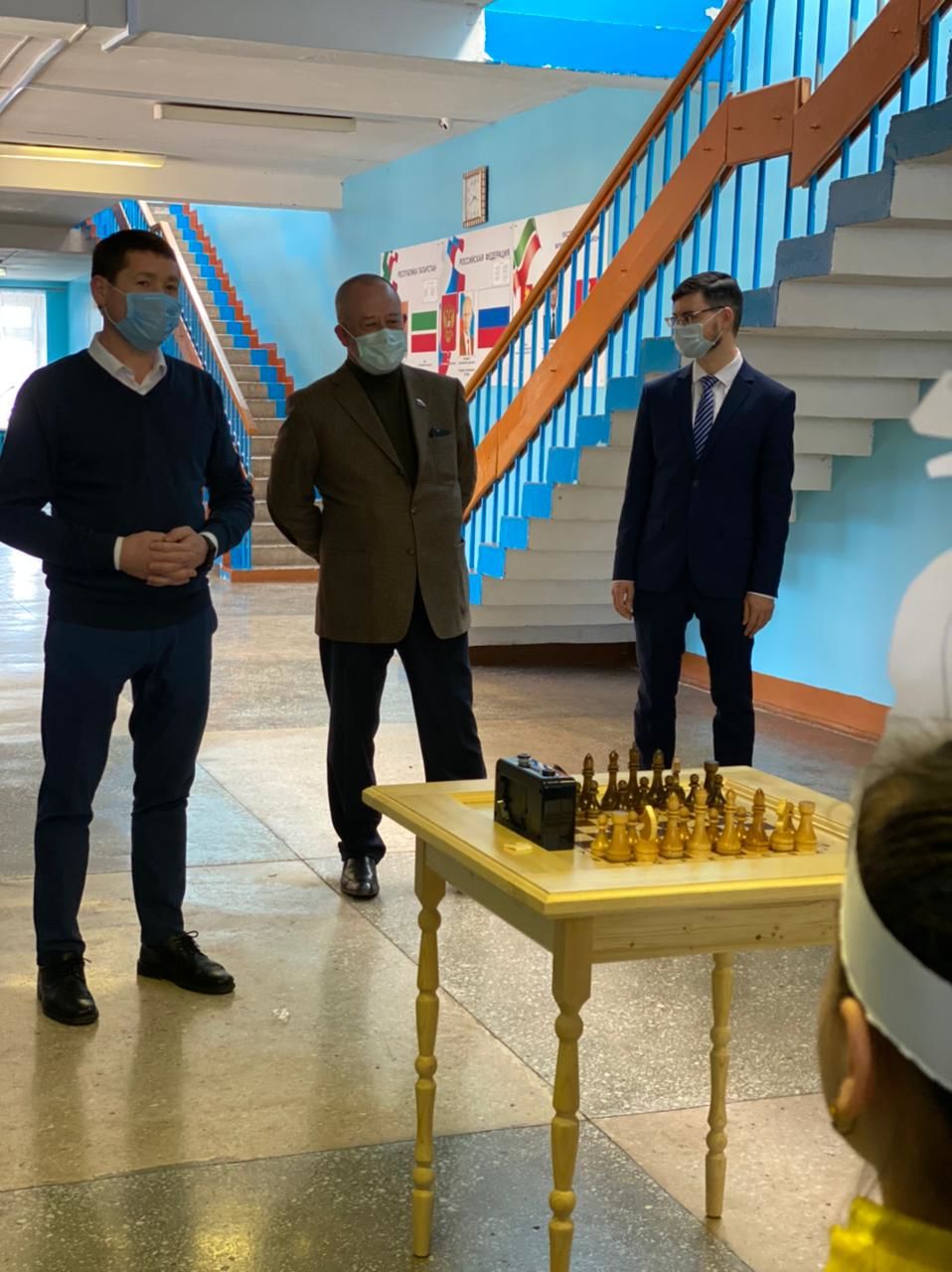 Старошигалеевской средней школе подарили набор шахматных столов