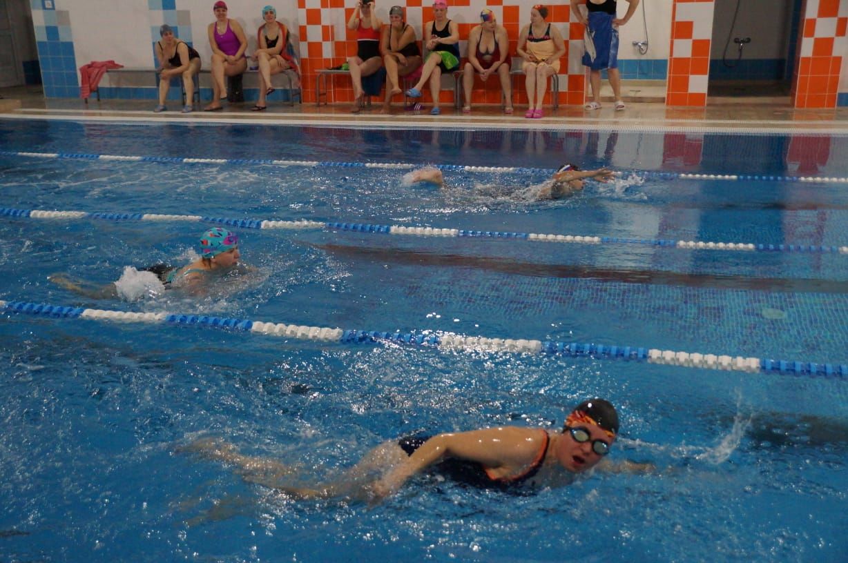 В бассейне "Сула" прошёл первый чемпионат района по плаванию