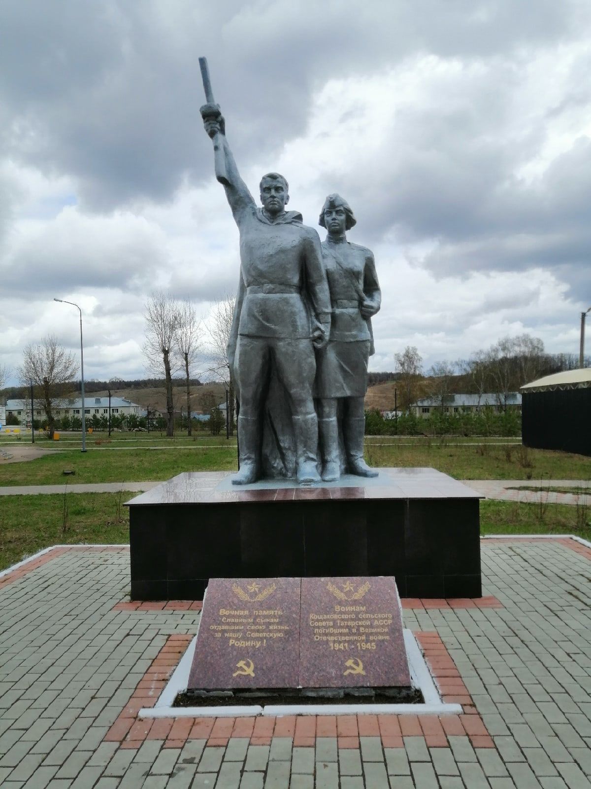 В Кощаково благоустроили территорию памятника воинам-односельчанам