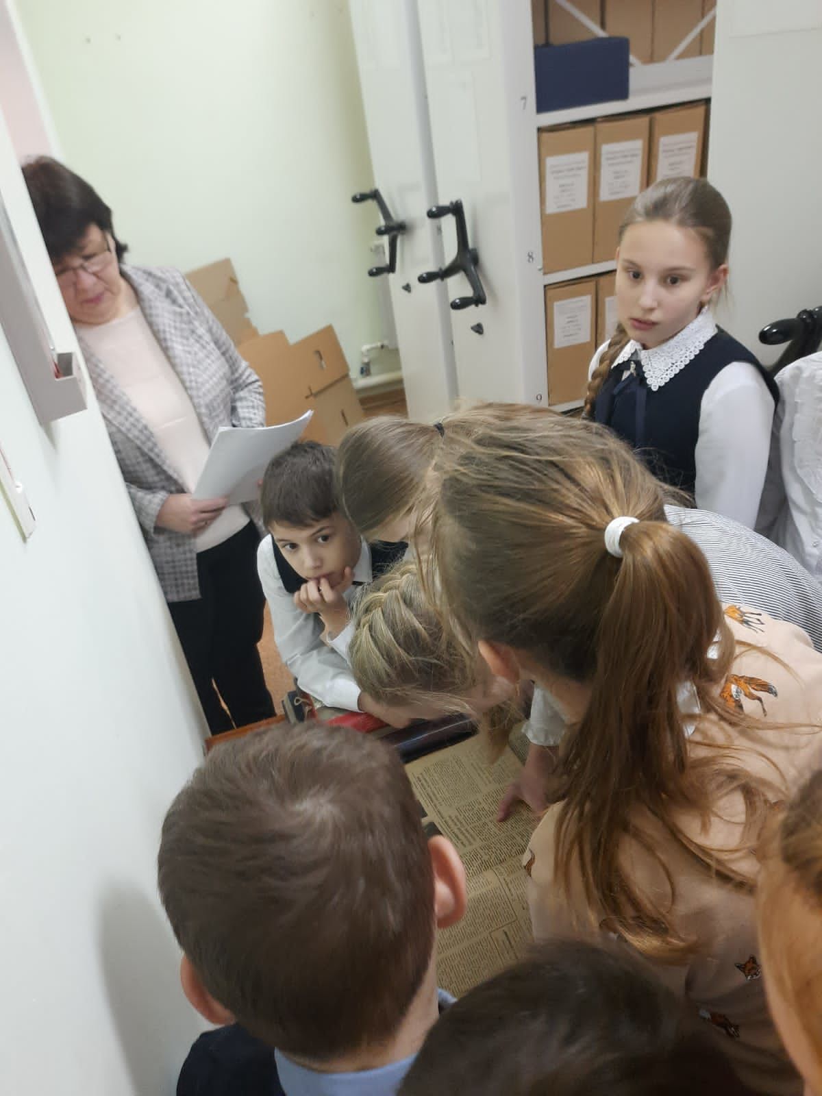 Пестречинские школьники побывали на экскурсии в архивохранилище