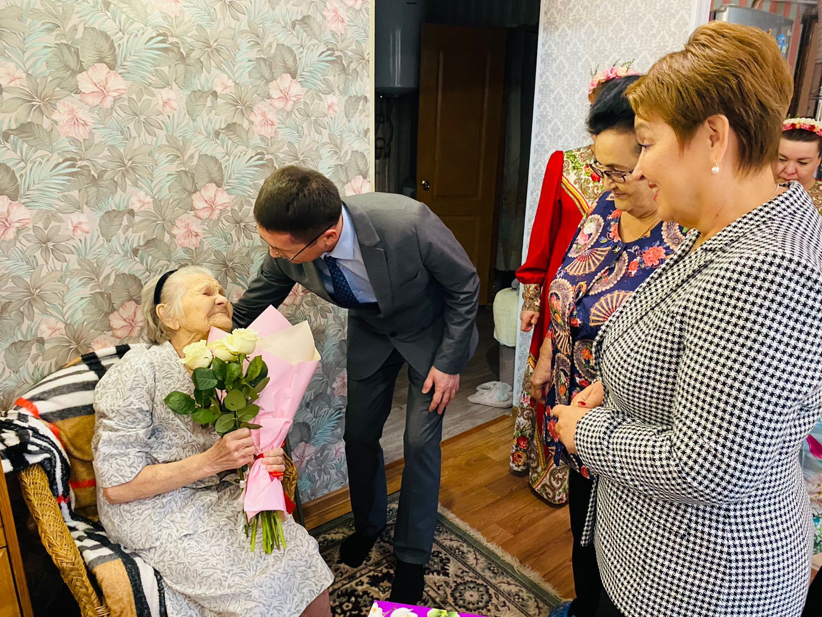 100-летнюю участницу войны из Пестрецов поздравили с Днём пожилых людей