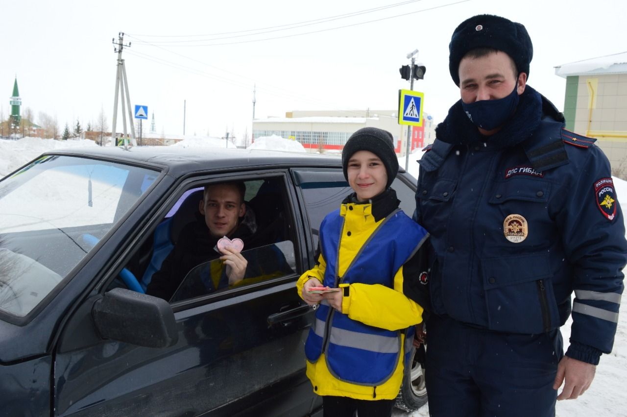 Юные татарстанцы приняли участие в акции «С любовью к ПДД!»