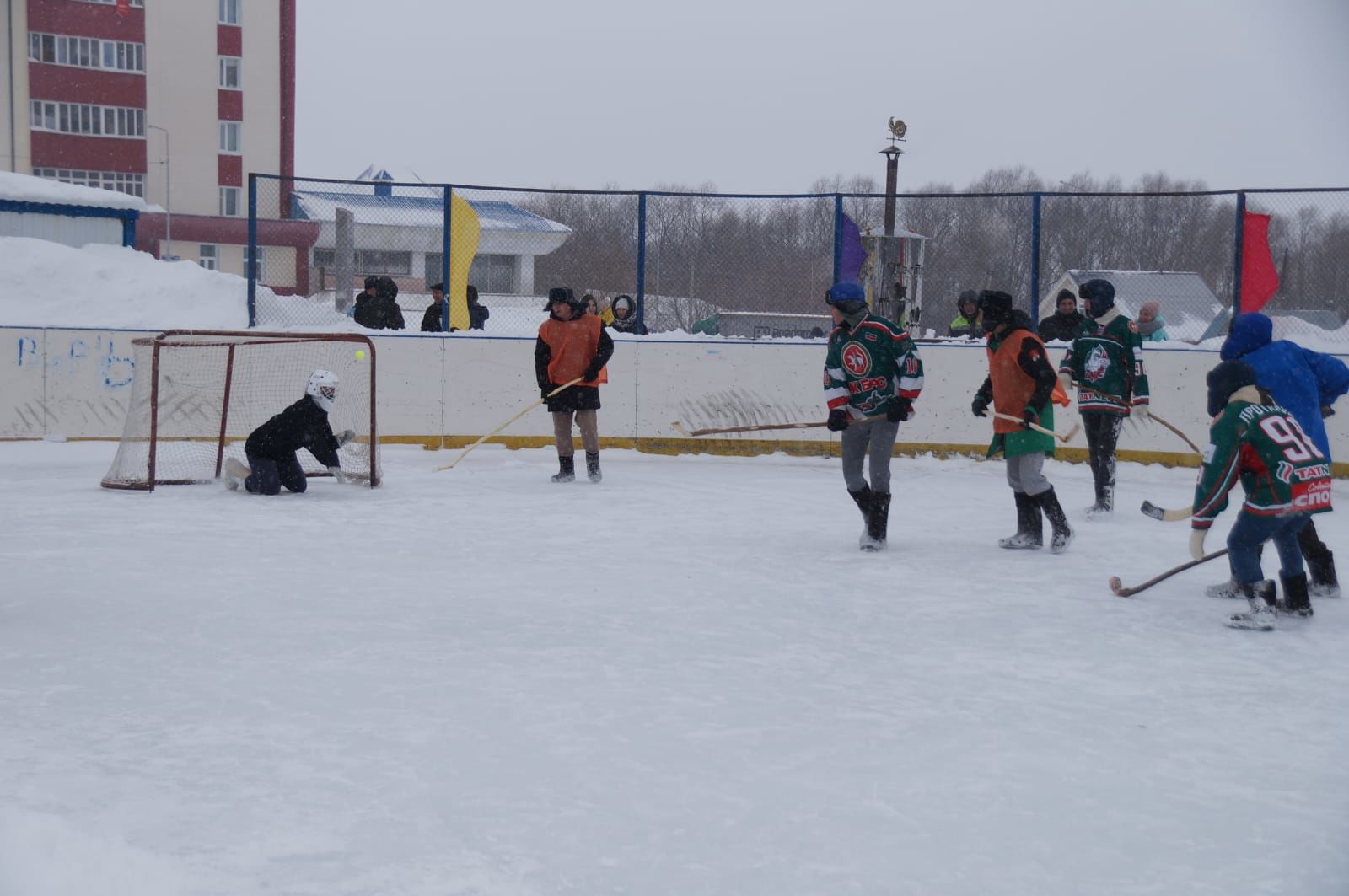 В Ленино-Кокушкино прошёл третий открытый турнир по хоккею в валенках