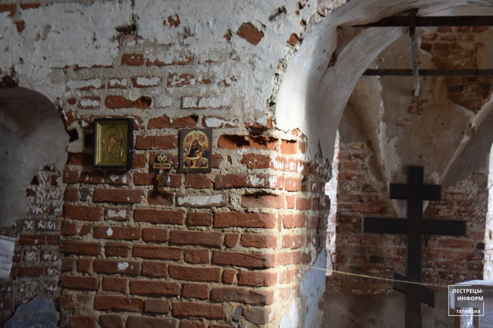 У старинного храма Пестречинского района установили поклонный крест
