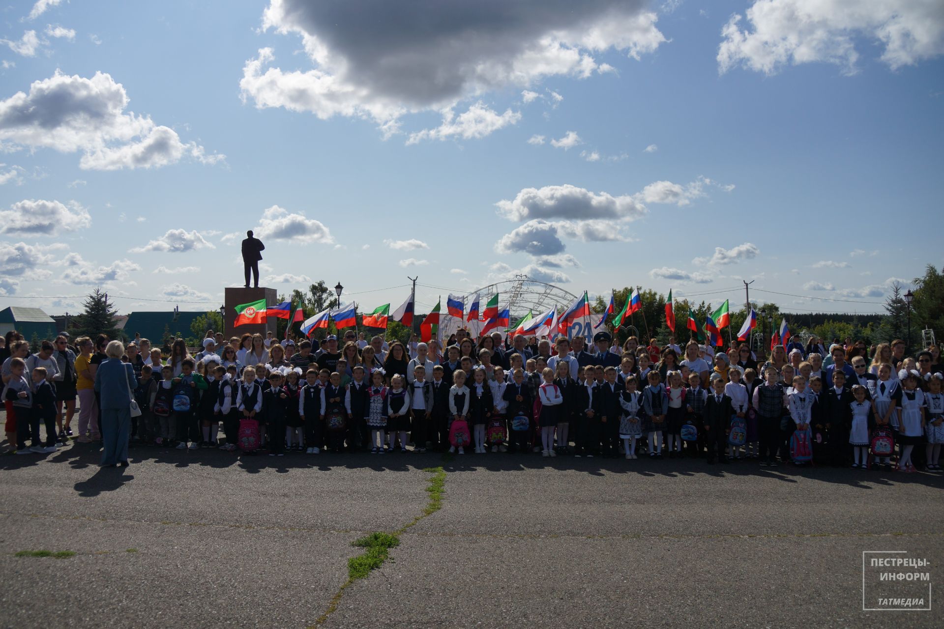 485 пестречинских учеников получили в подарок школьные принадлежности