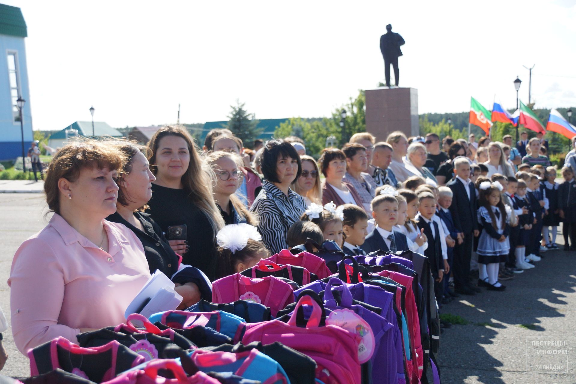 485 пестречинских учеников получили в подарок школьные принадлежности