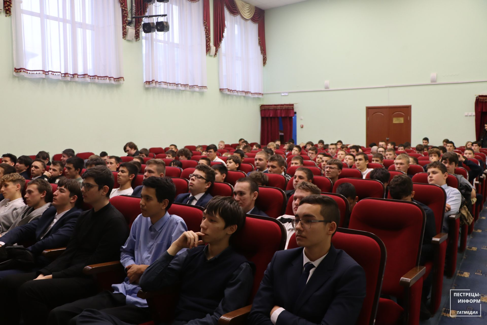 Пестречинские ученики встретились с выпускником легендарного училища