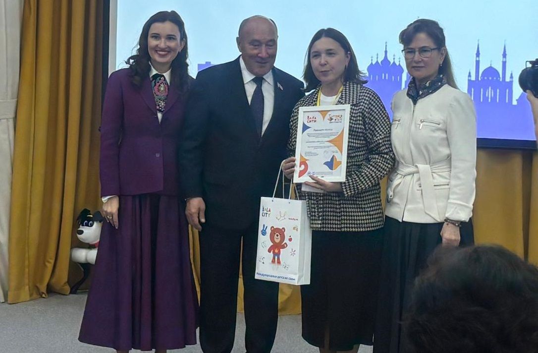 Питрәч укытучысы республика фестивалендә авторлык эшләнмәләрен тәкъдим итте