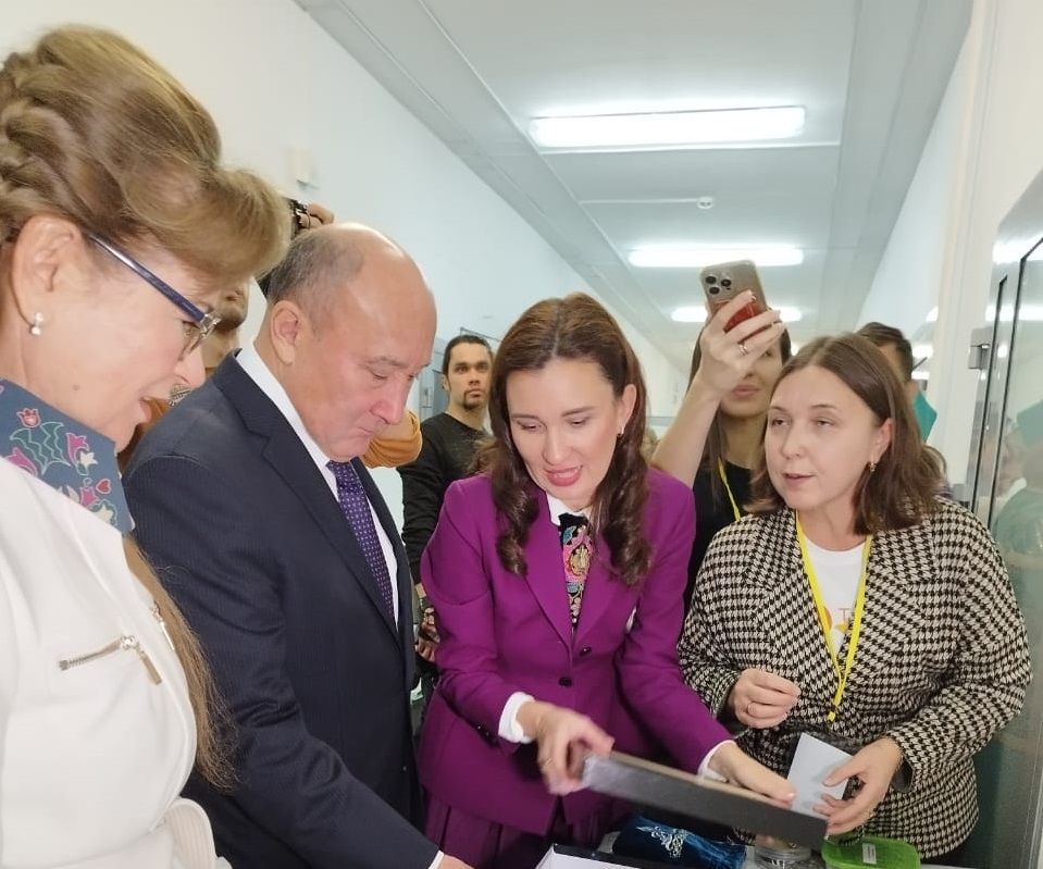 Питрәч укытучысы республика фестивалендә авторлык эшләнмәләрен тәкъдим итте