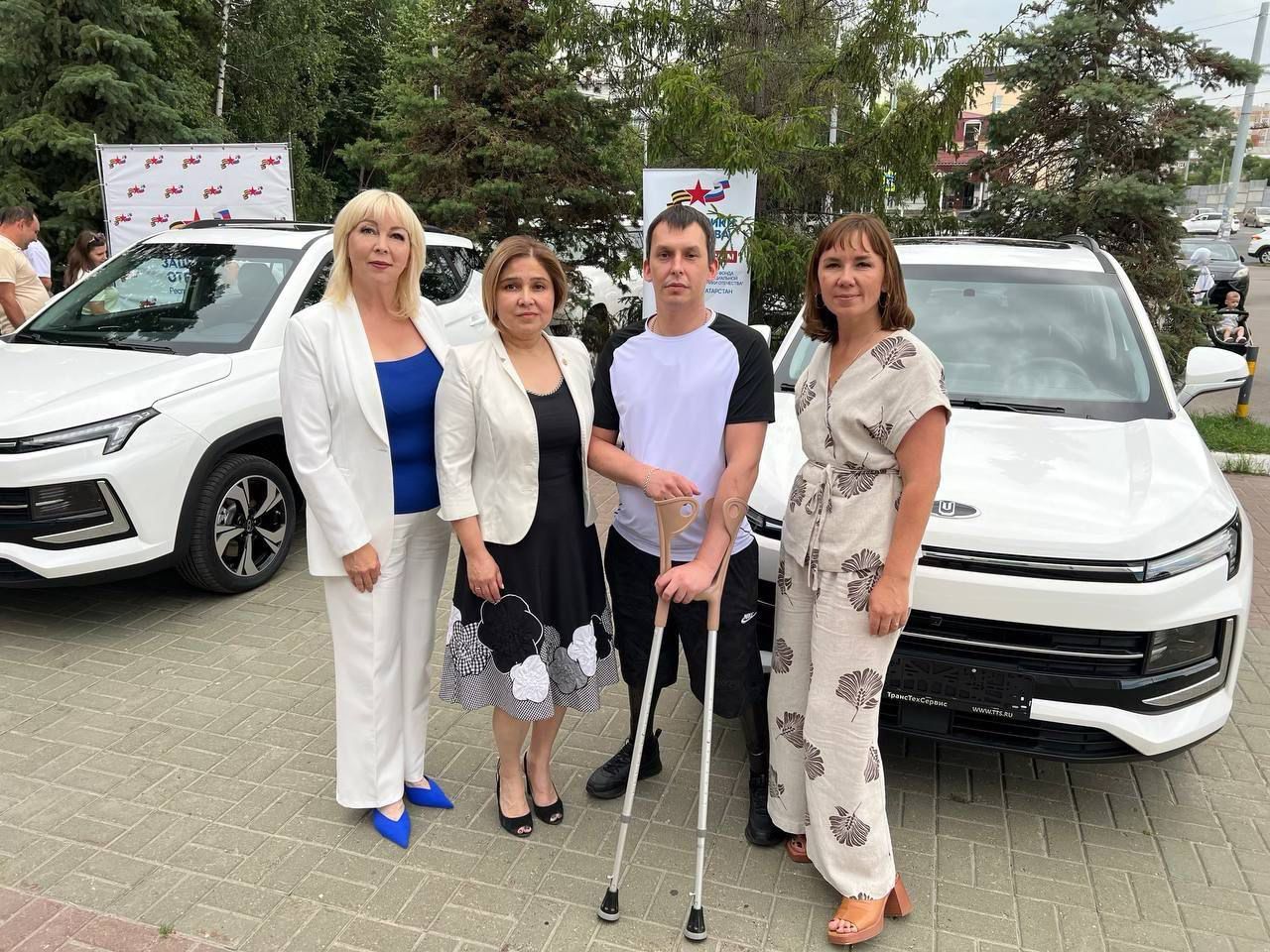 Питрәчтән СВО ветеранына автомобиль тапшырдылар