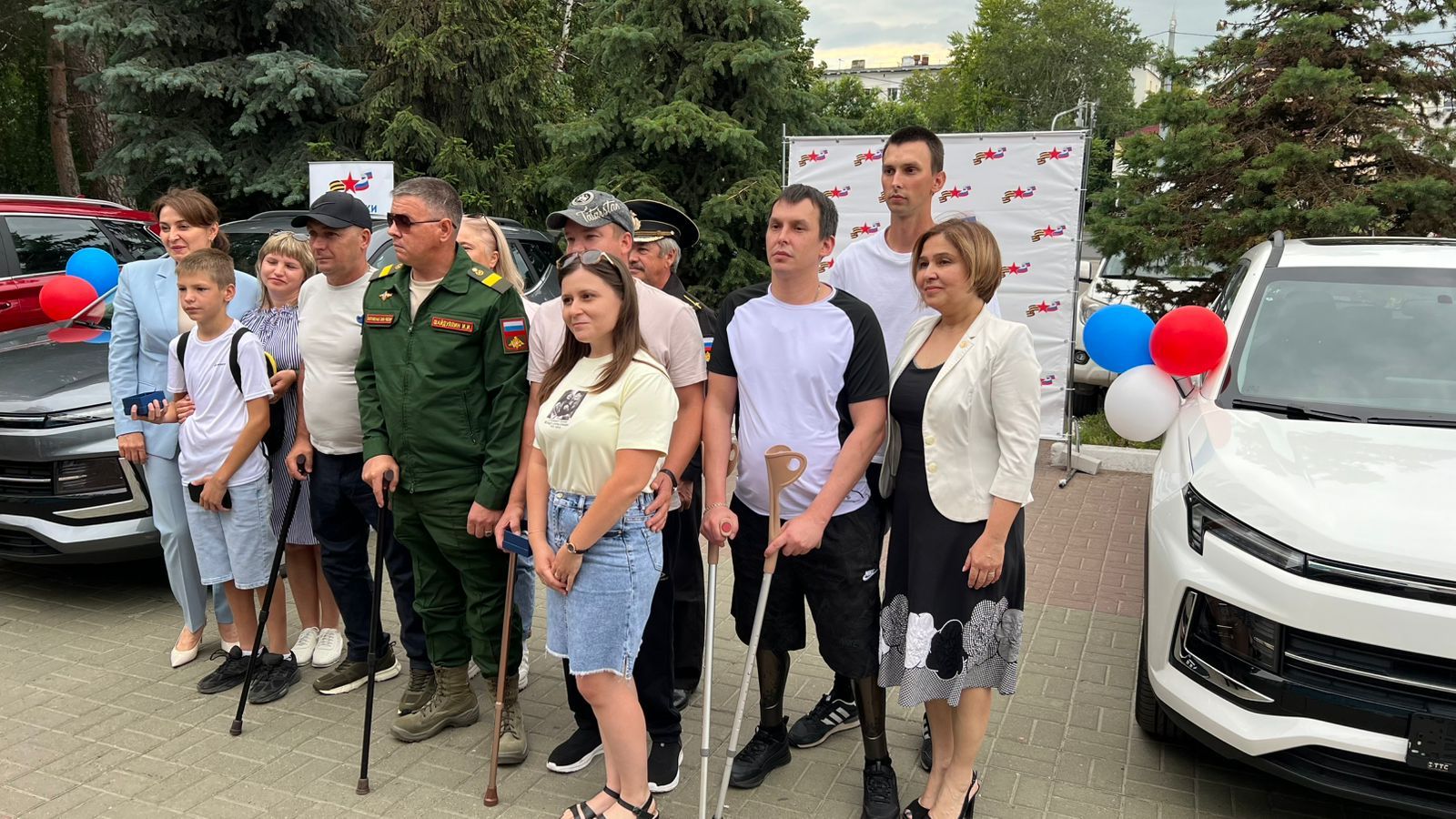 Питрәчтән СВО ветеранына автомобиль тапшырдылар