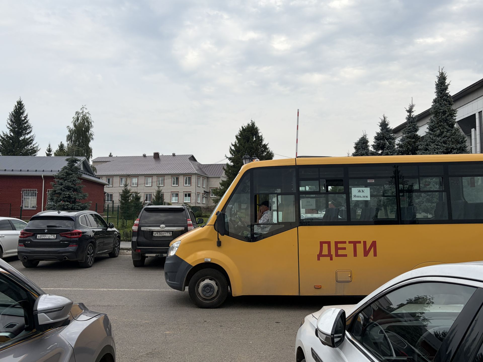 В Пестрецах проверили служебные машины и школьные автобусы