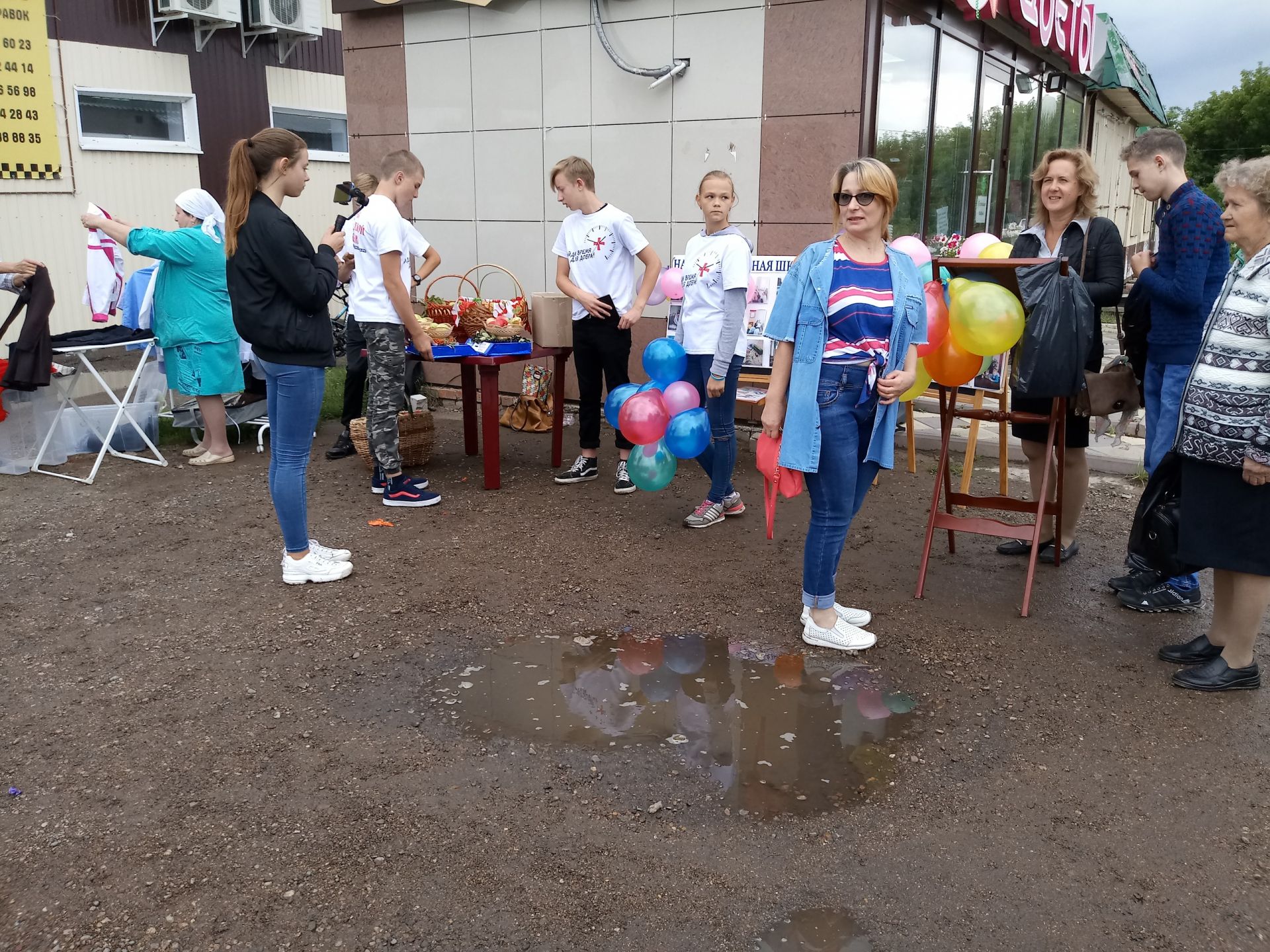 В пестрецах на рыночной площади прошла благотворительная акция в поддержку воскресной школы при храме Николая Чудотворца.