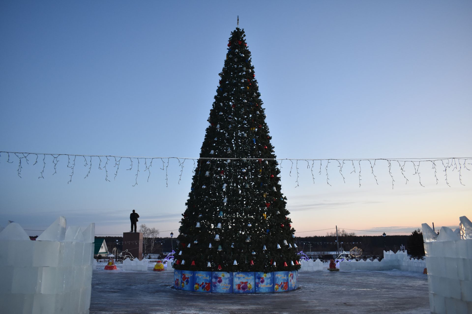 Открытие елки на центральной площади Пестрецов