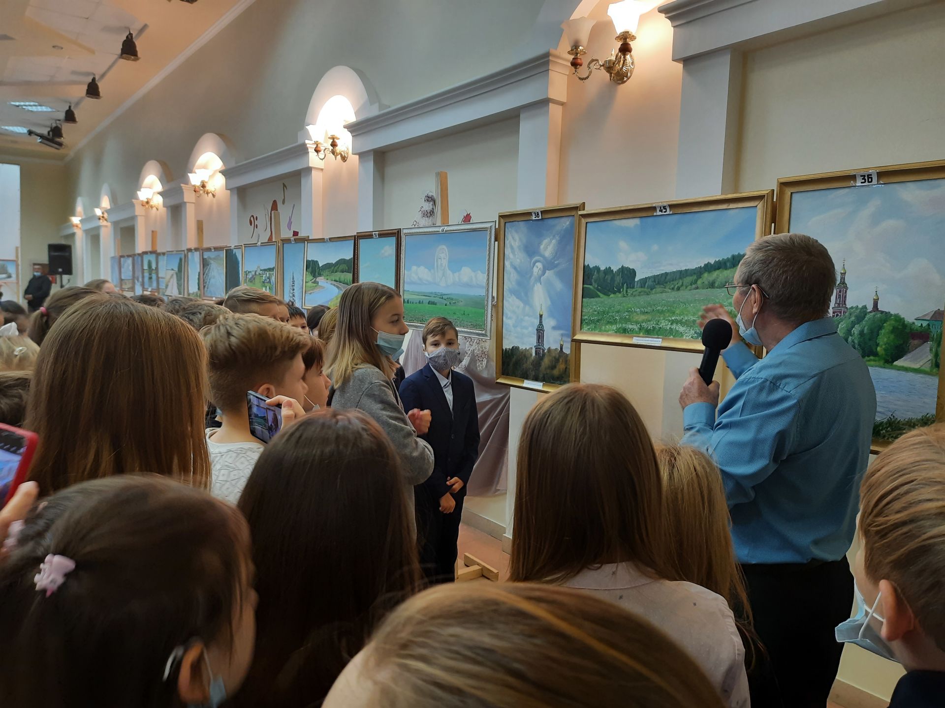 В РДК состоялась выставка картин атнинского художника Ильдара Валиуллина