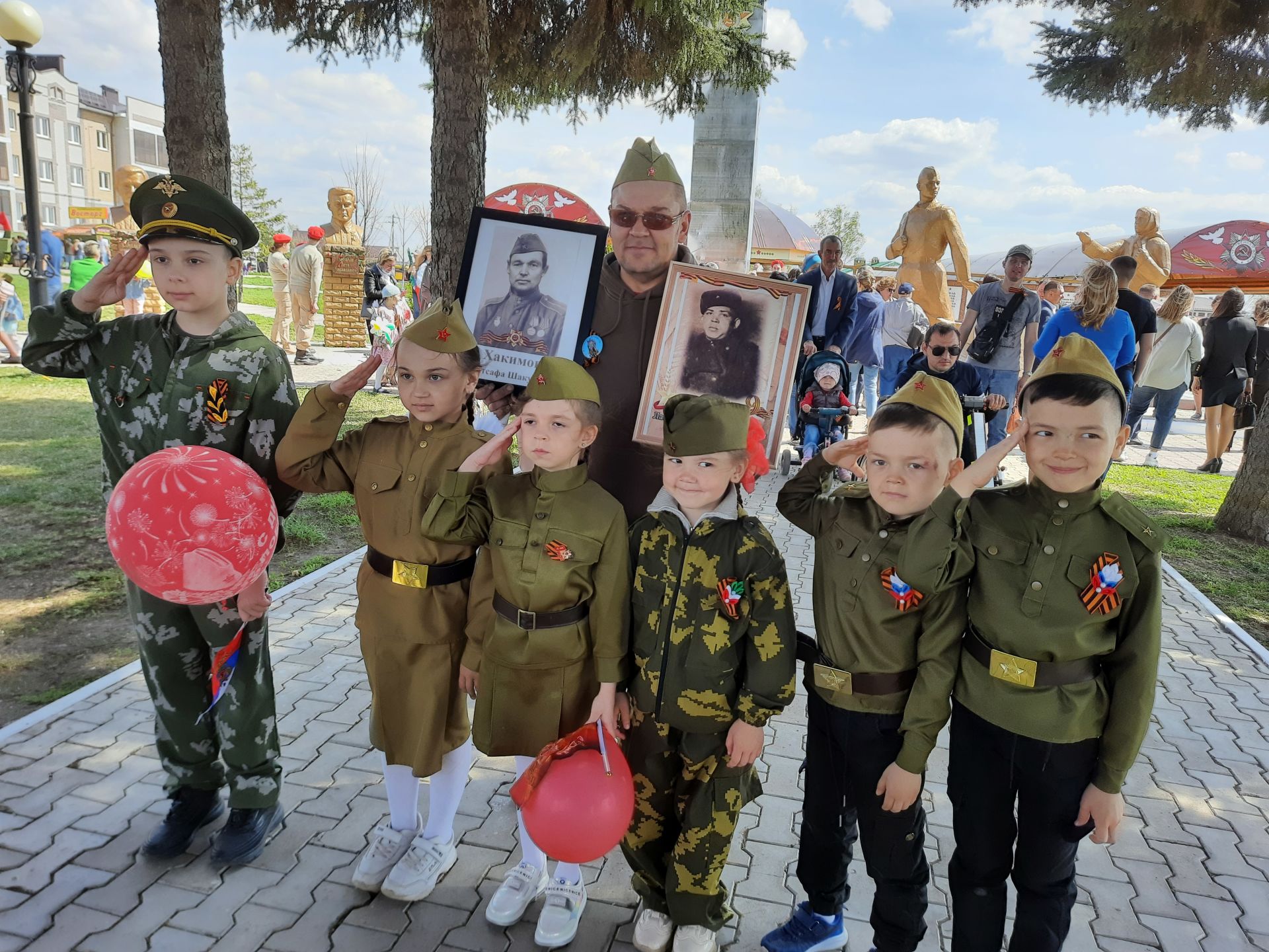 В Пестрецах прошел праздничный парад ко Дню Победы