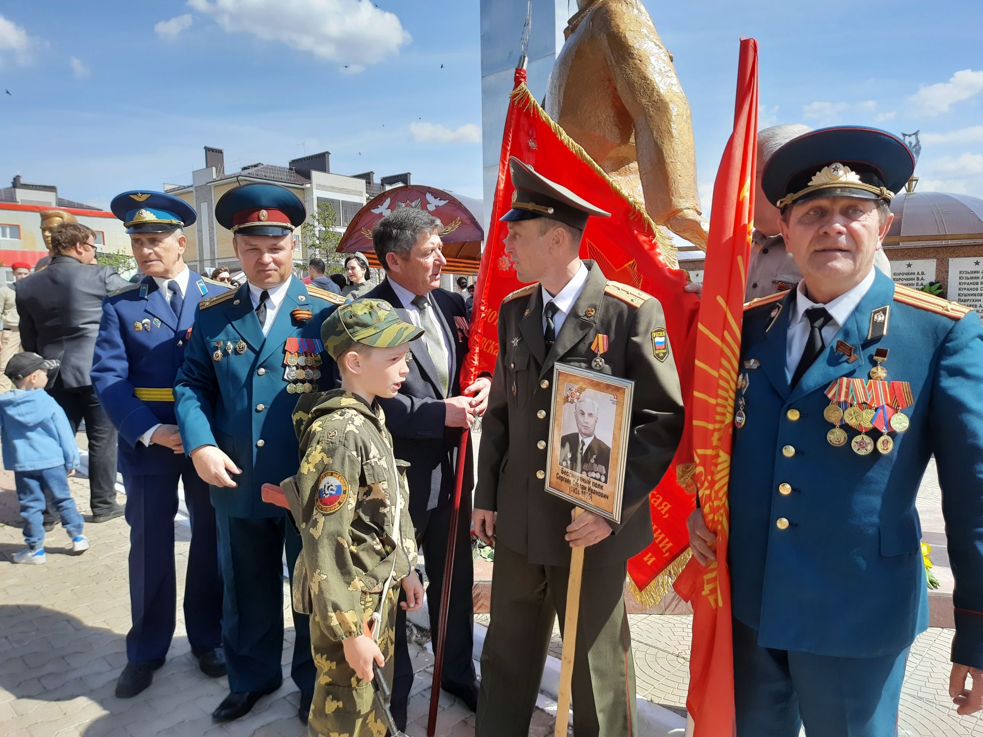 В Пестрецах прошел праздничный парад ко Дню Победы