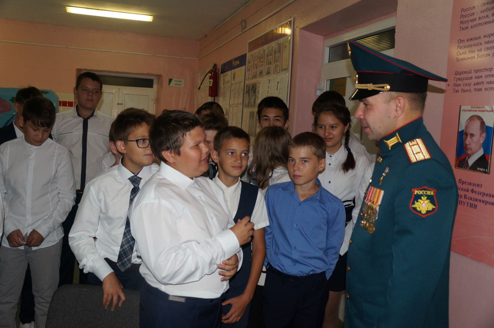 Герой России Иван Додосов встретился со школьниками и посетил и музей в Альвидино
