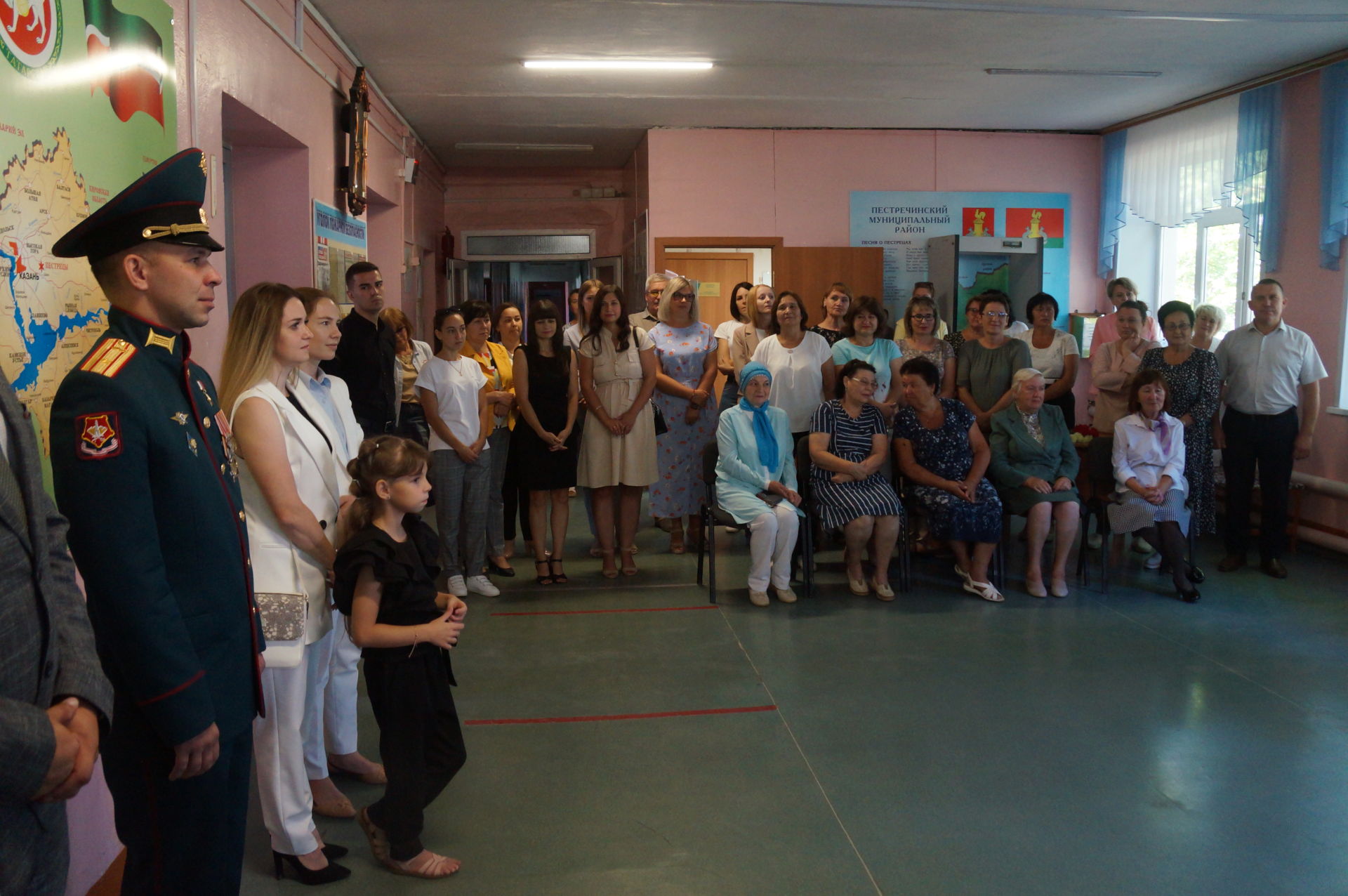 Герой России Иван Додосов встретился со школьниками и посетил и музей в Альвидино