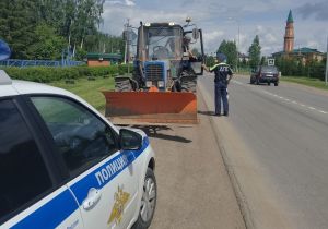 Пестречинские автоинспекторы  провели рейды по безопасной эксплуатации самоходной техники
