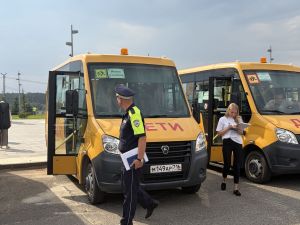 В Пестрецах проверили служебные машины и школьные автобусы