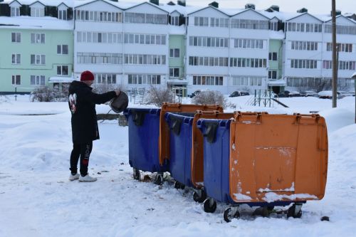 В Интернете полился поток жалоб по поводу того, что в районе не вывозят мусор